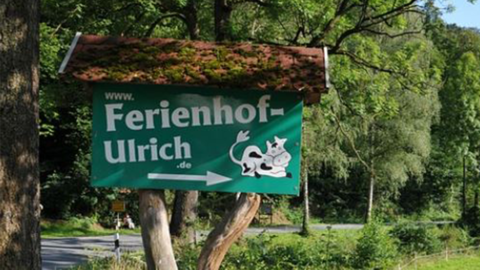 Hinweisschild Ferienhof Ulrich