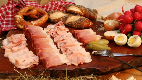 angerichtete Wurstplatte