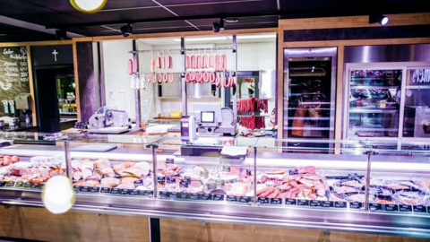 gefüllte Theke der Metzgerei Meißmer